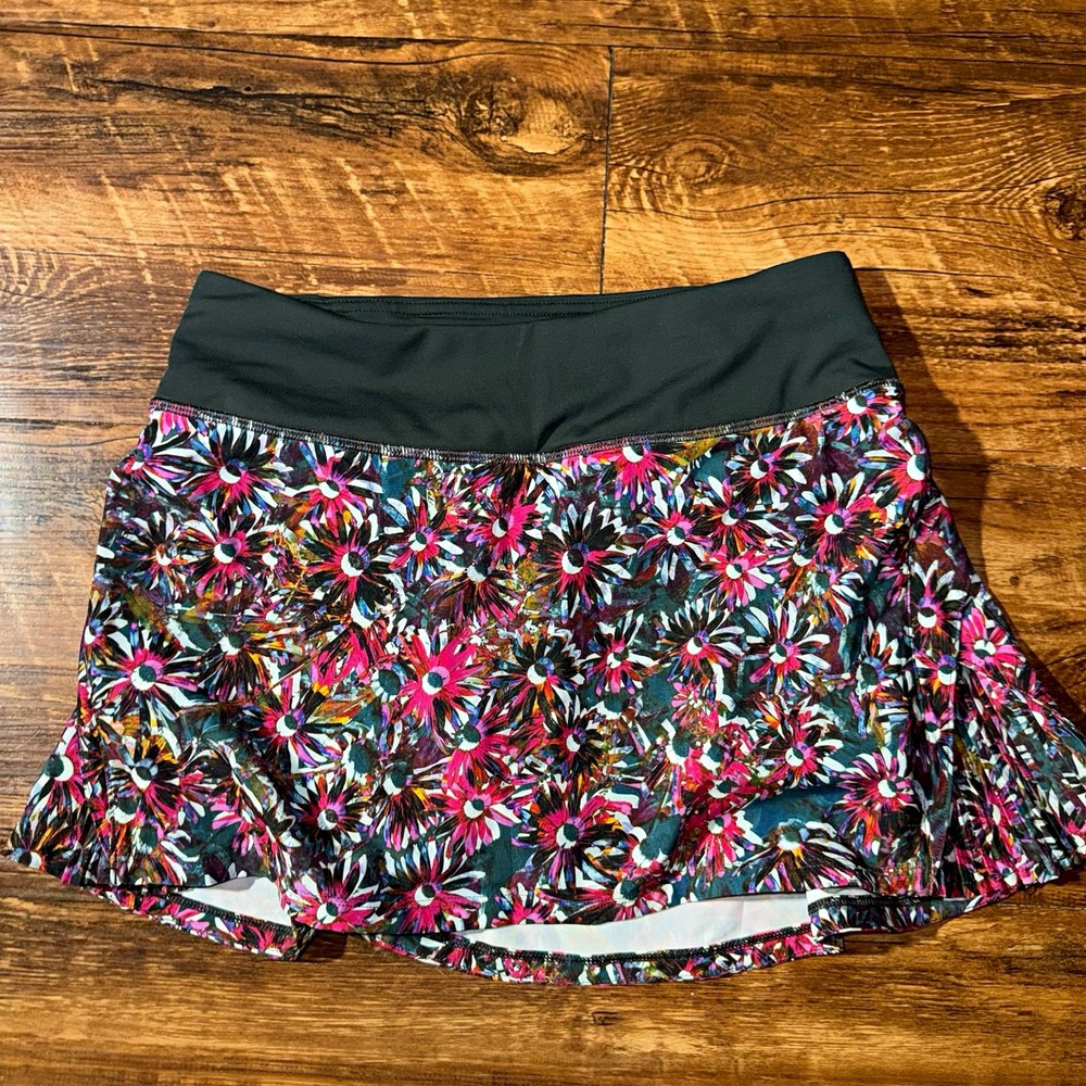 Lululemon Black Floral Play Off The Pleats Skort Women's Size 2 Athletic